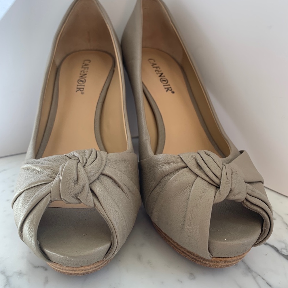 Nude Peep-toe heels
